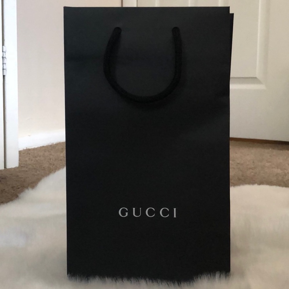 ★ Gucci shopping bag